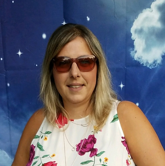 Meet your Posher, Michele - Picture 1 of 1